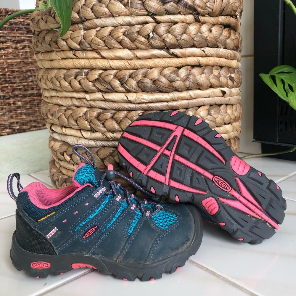 KEEN kids ankle hiking boots size 10